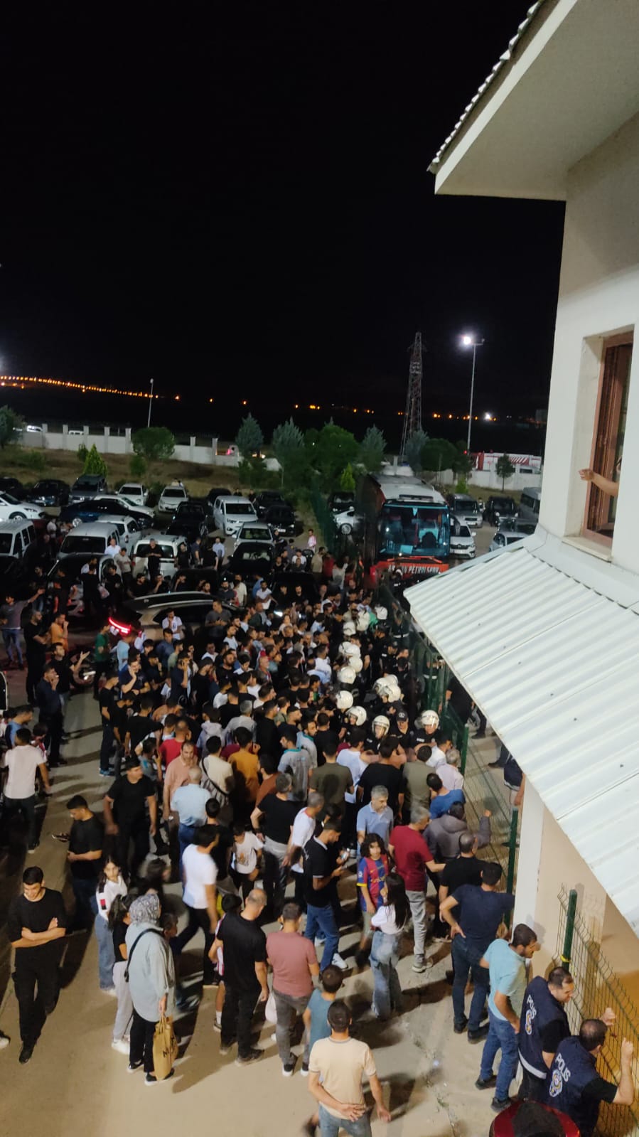 Tarihi maçta güvenlik sınıfta kaldı