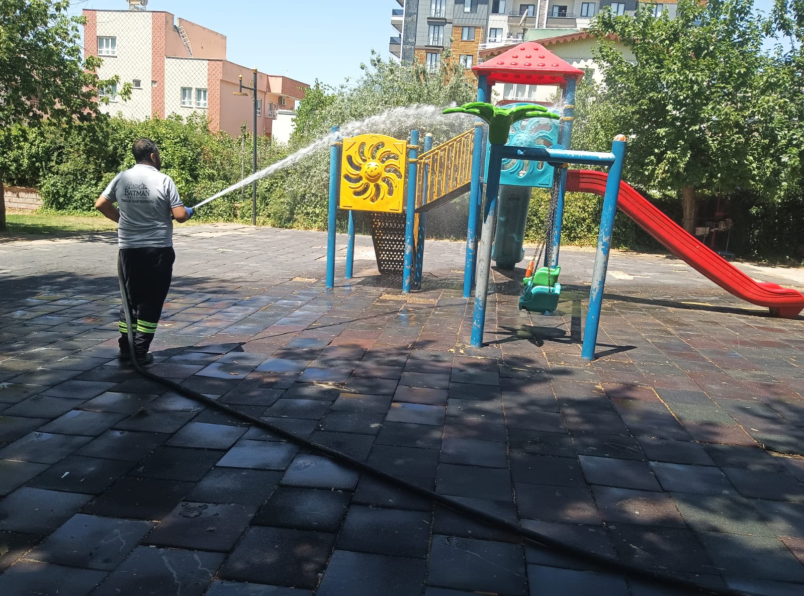 Belediyeden Parklarda Yaz Temizliği Seferberliği