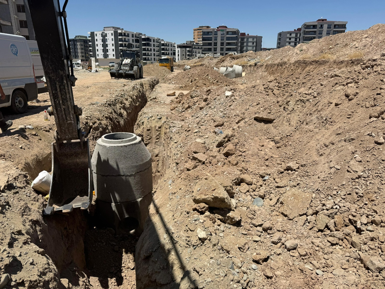 Yeni Mahallelerde Altyapı Hatları Döşeniyor