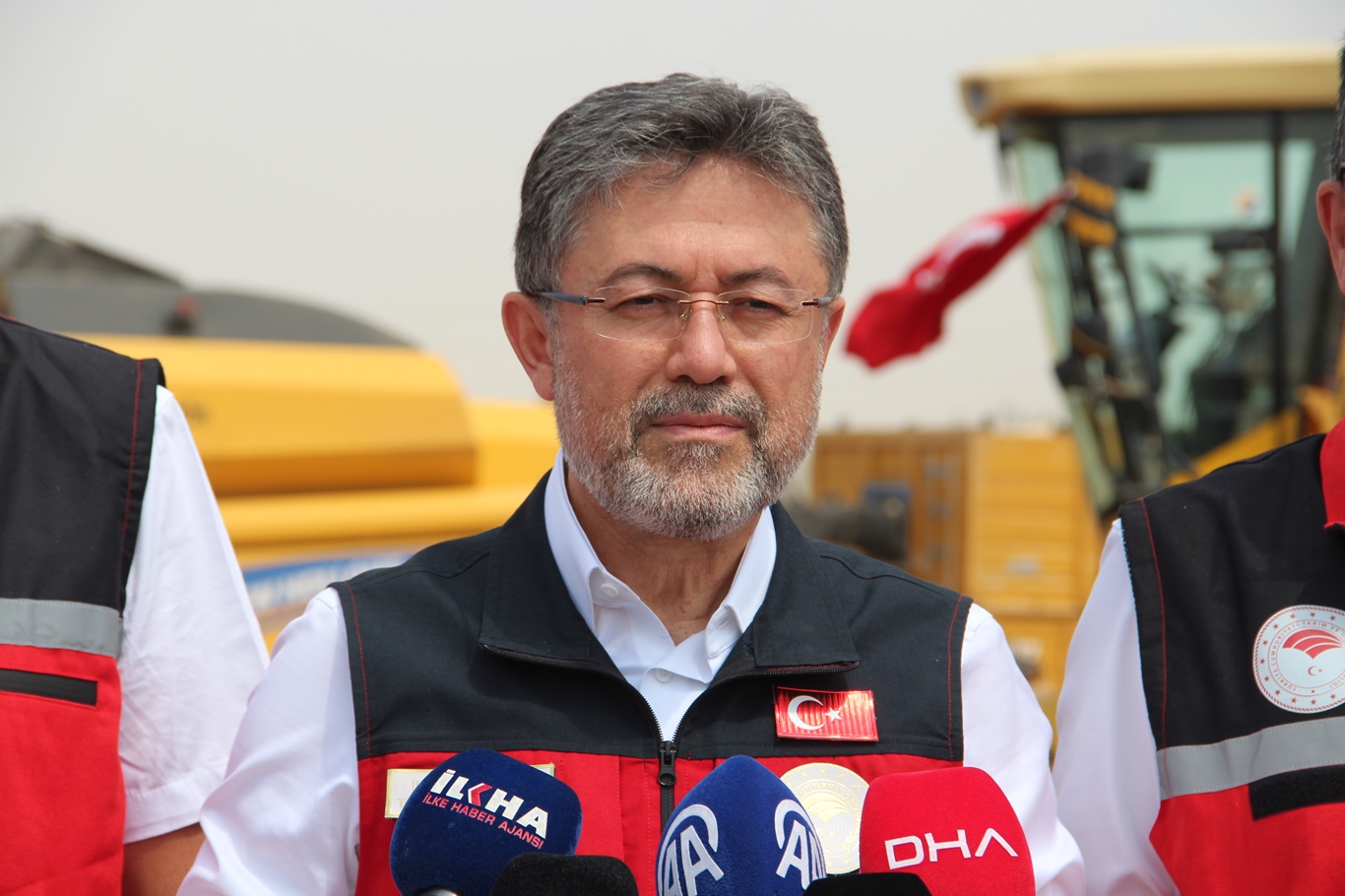 Bakan Yumaklı, Batman’da buğday hasadına katıldı