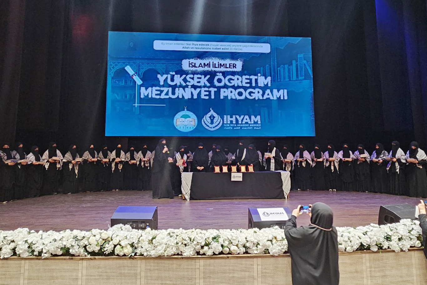 İHYAM’dan 30 Öğrenciye Mezuniyet Töreni