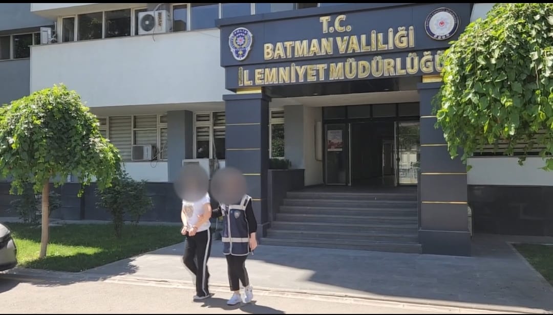 Kadın Şahsın Üzerinden 3 Kilo Uyuşturucu Çıktı