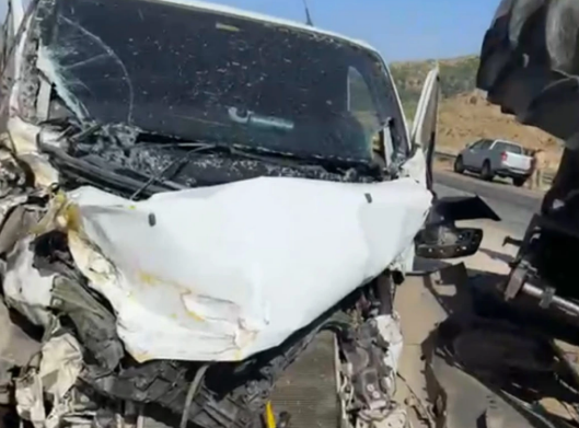 Kozluk’ta traktör ile minibüs çarpıştı: 3 yaralı