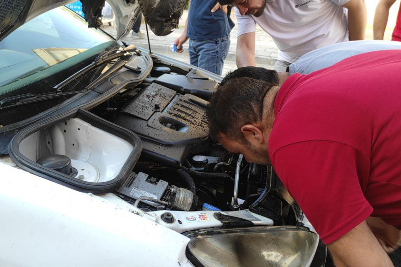 Batman’da Seyir Halindeki Otomobil Motorunda Patlama