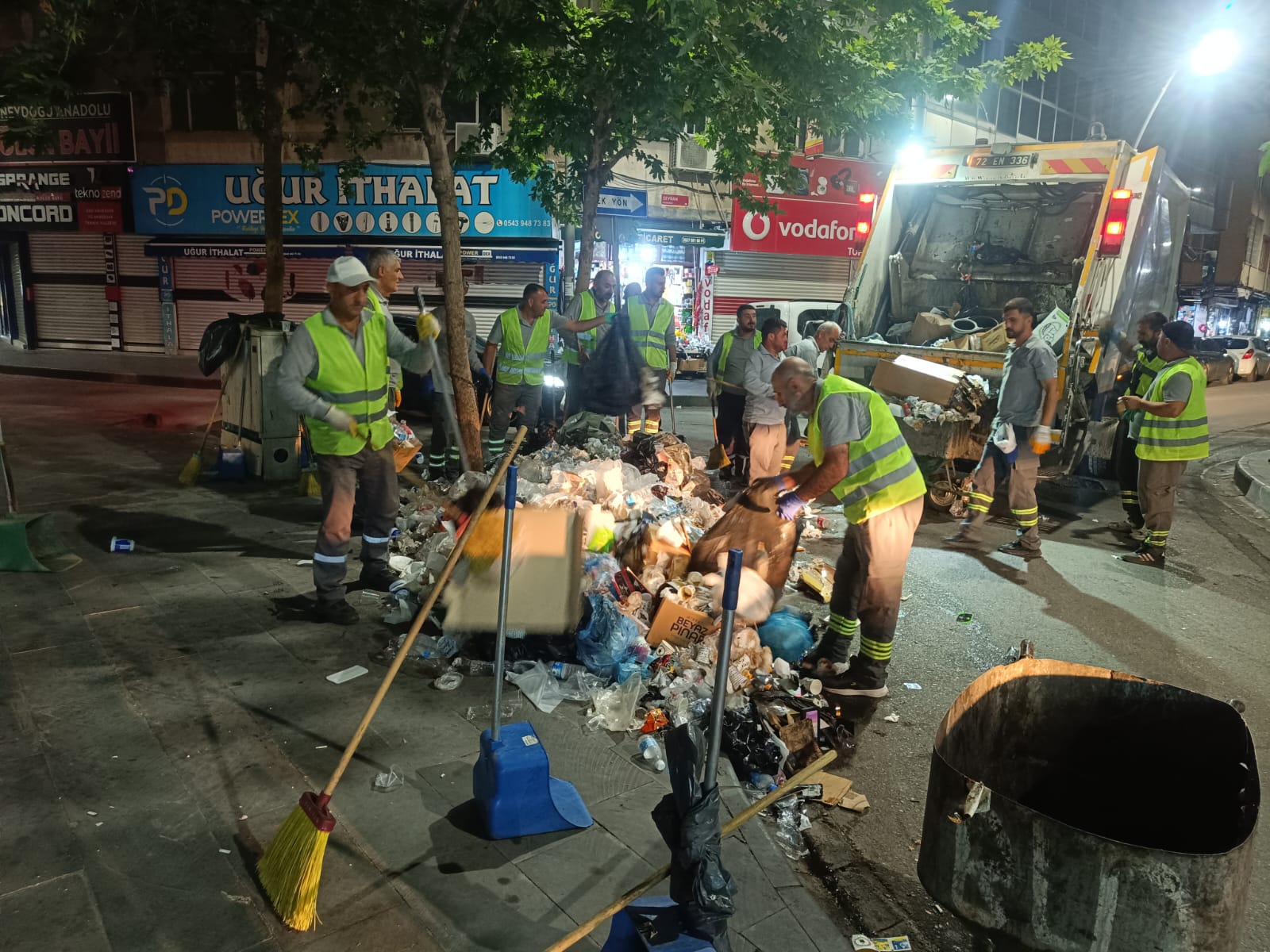 Bayram Sabahına Kadar Temizlik Mesaisi