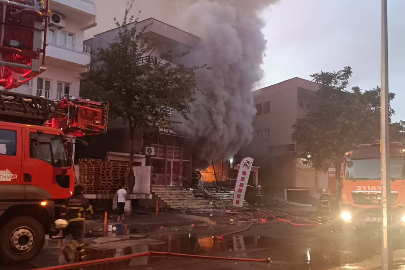 Batman’da Patlama: İş Yeri ve Daireler Küle Döndü!