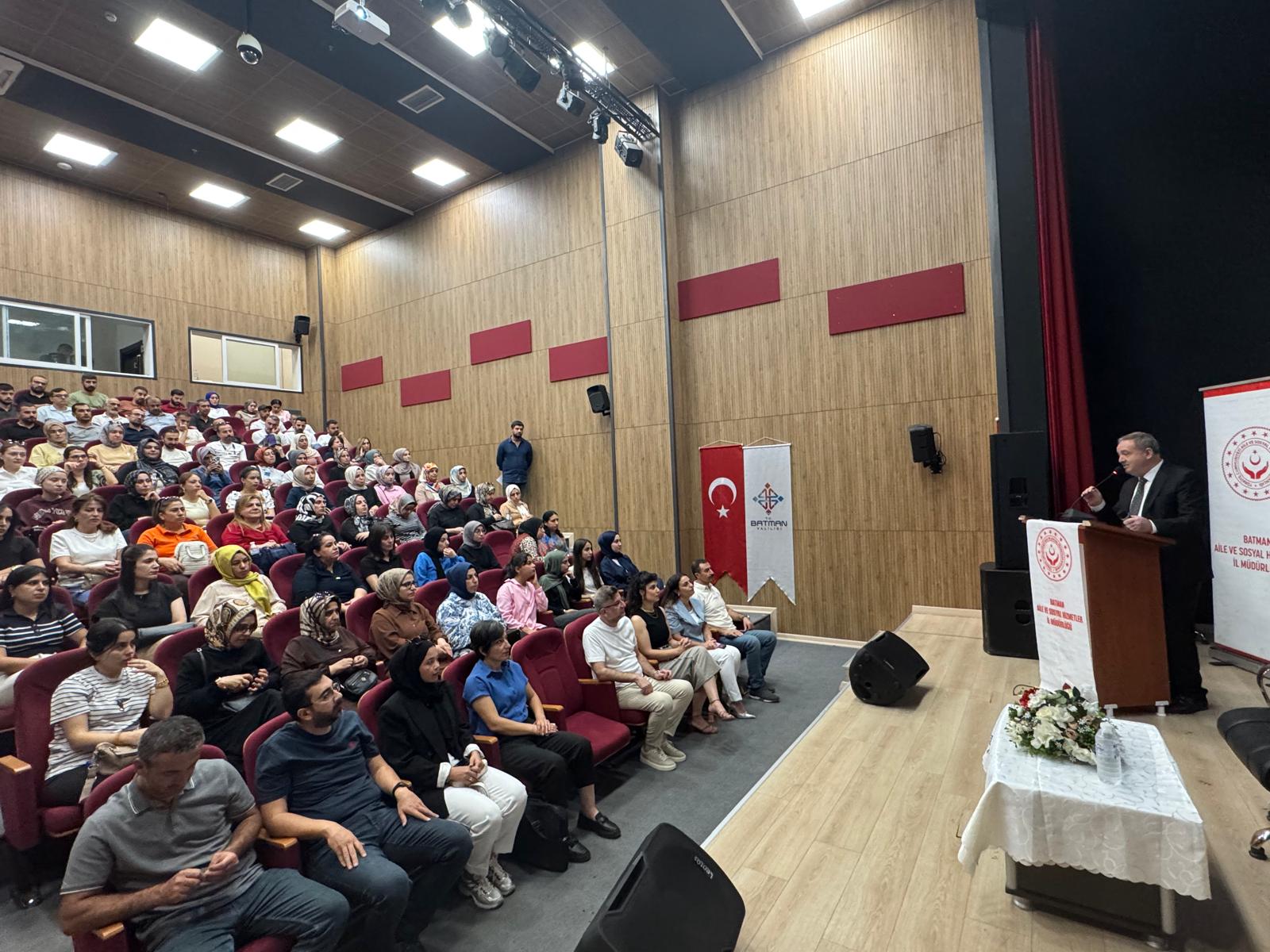 Batman’da “Aile ve Hukuk” Konulu Söyleşi Düzenlendi