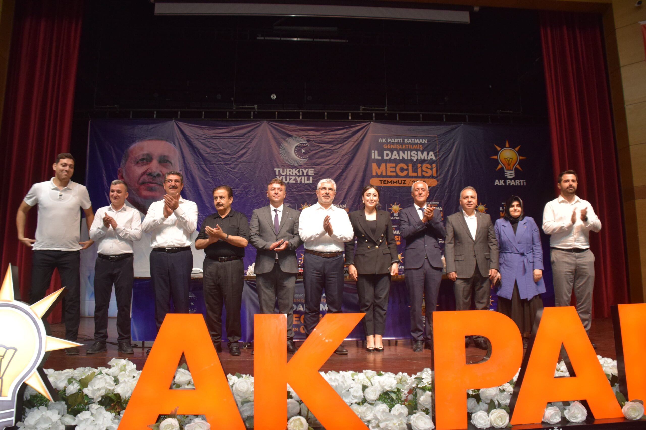 Batman’da CHP’den AK Parti’ye Geçen 3 İsme Rozet Takıldı