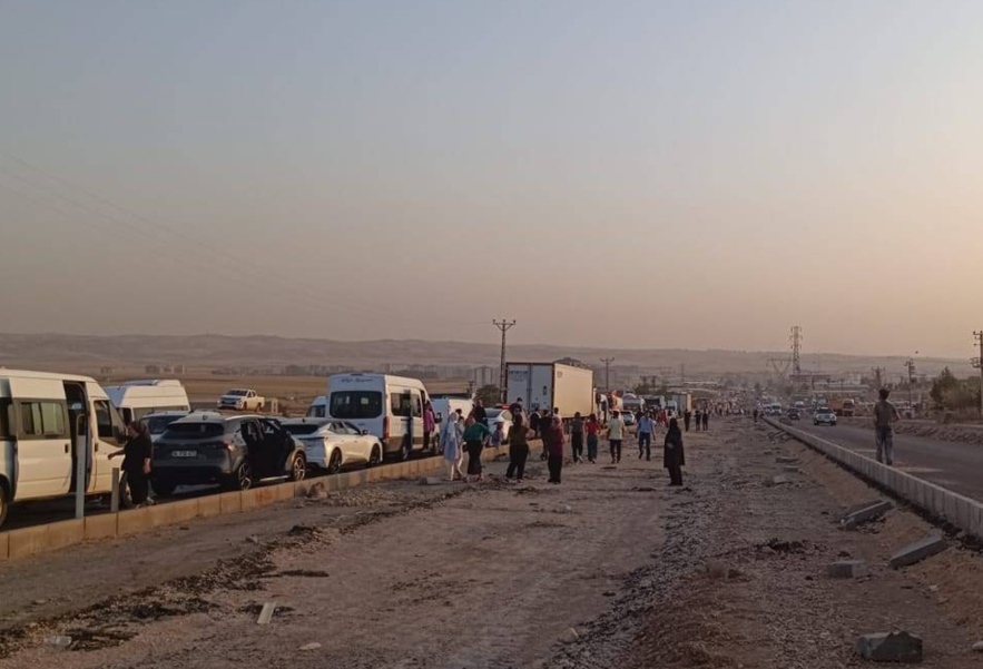 Ticari Araçla Traktör Çarpıştı: 2 Yaralı