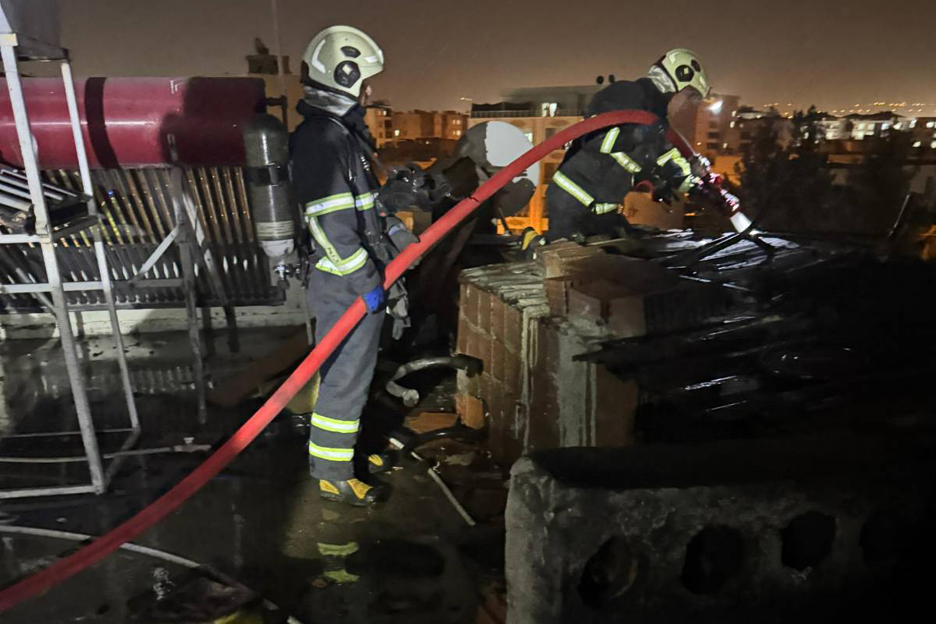 Çatıda Tüp Patladı, Korku Dolu Anlar Yaşandı