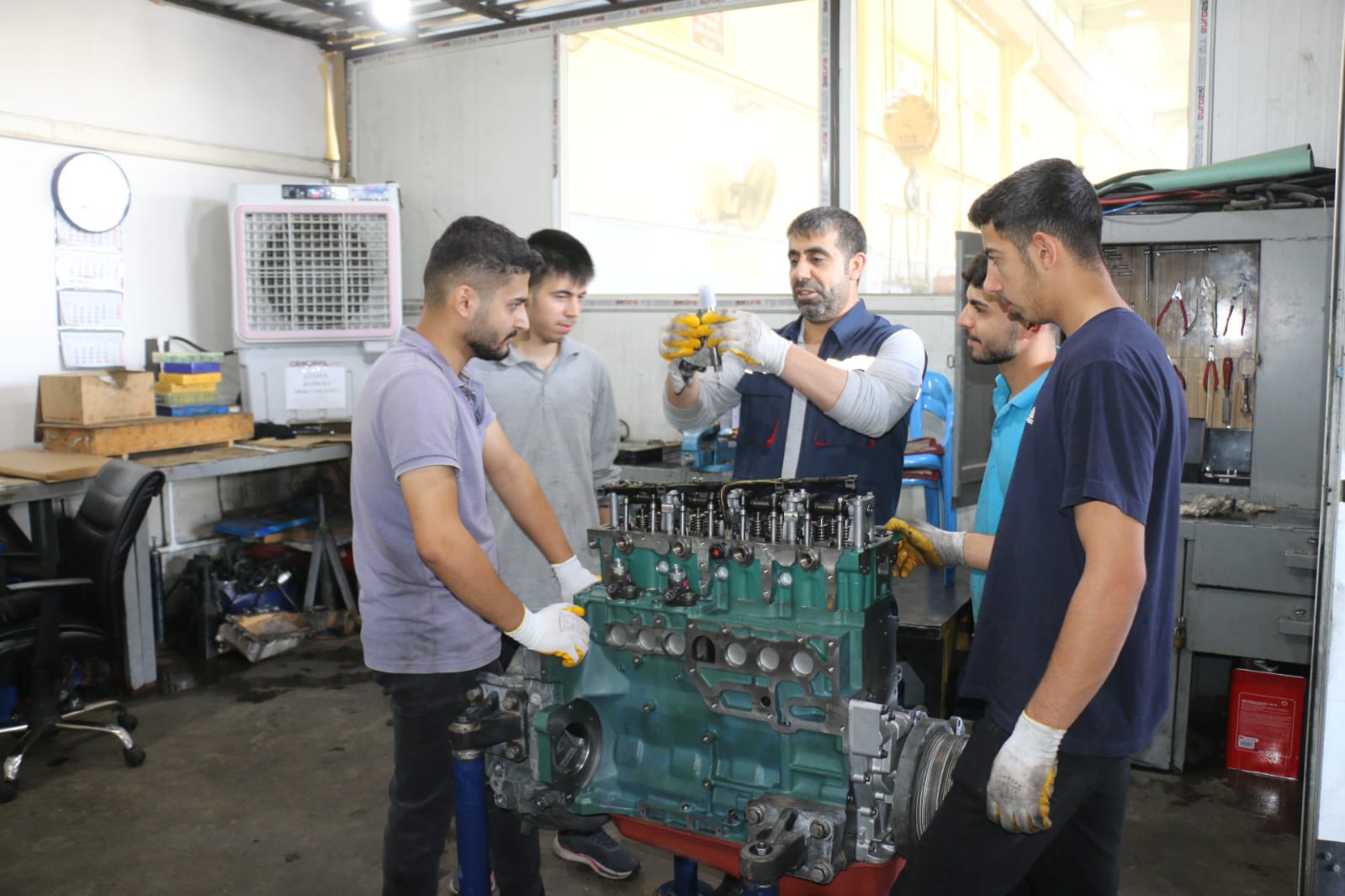 Üniversiteli Öğrencilere Belediyeden Sahada Eğitim Desteği