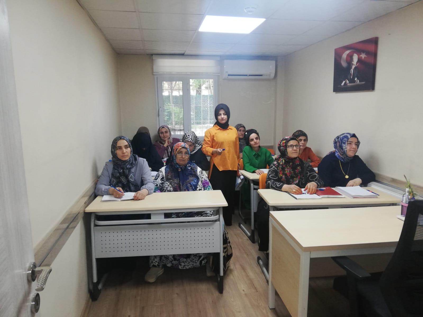 Kadın ve Çocuklara Yönelik Eğitimler Sürüyor