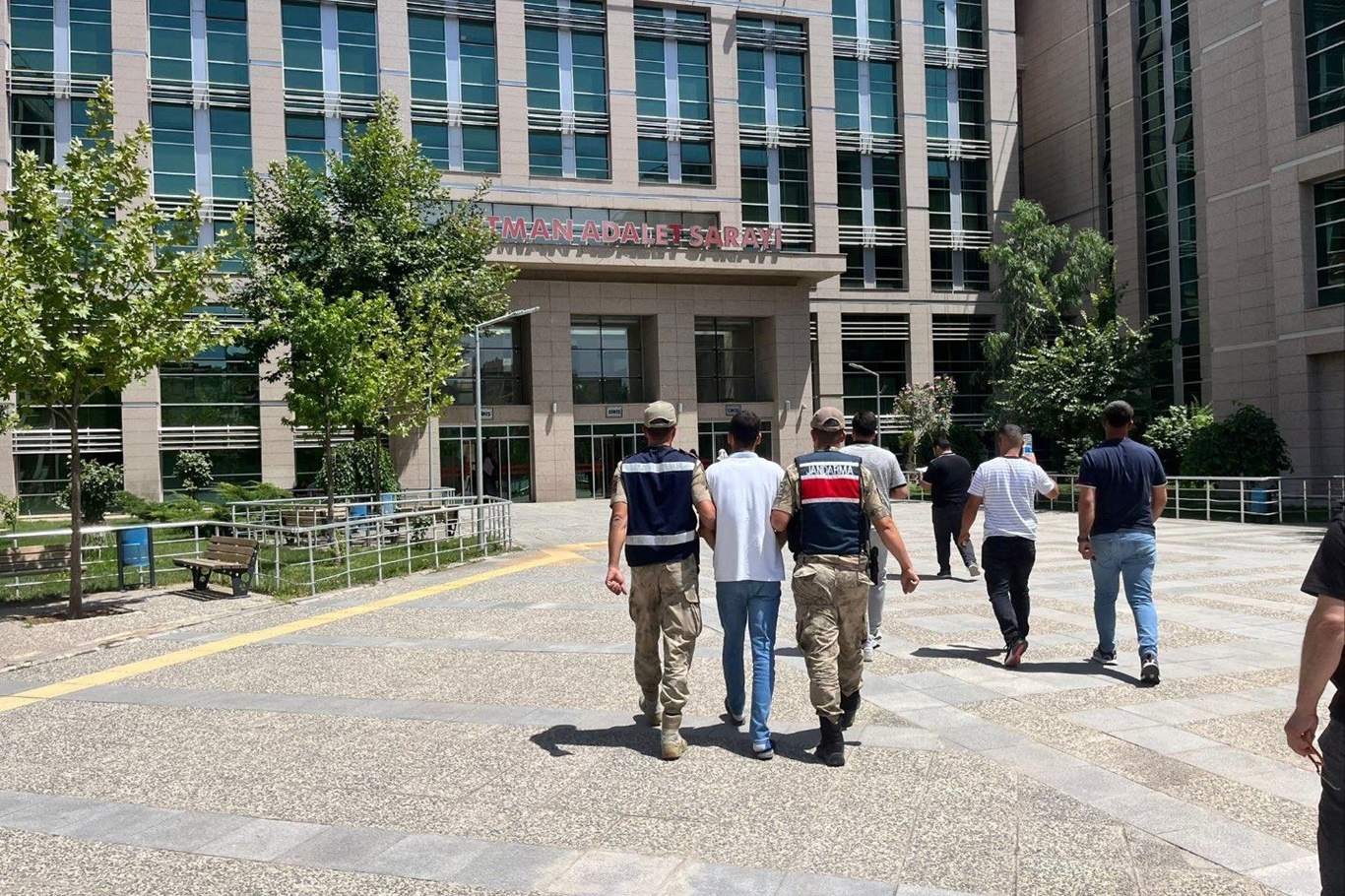 Silahla Yağma Zanlısı Tutuklandı