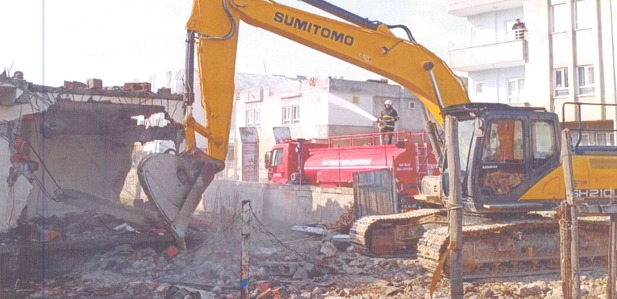 Riskli Yapıların Yıkım Çalışmaları Devam Ediyor