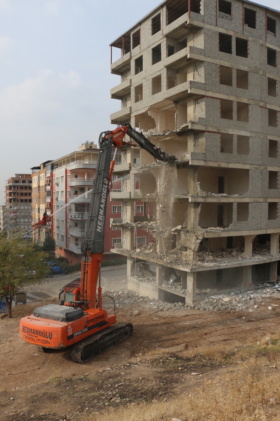 Kaçak ve Metruk Yapılar Yıkılıyor