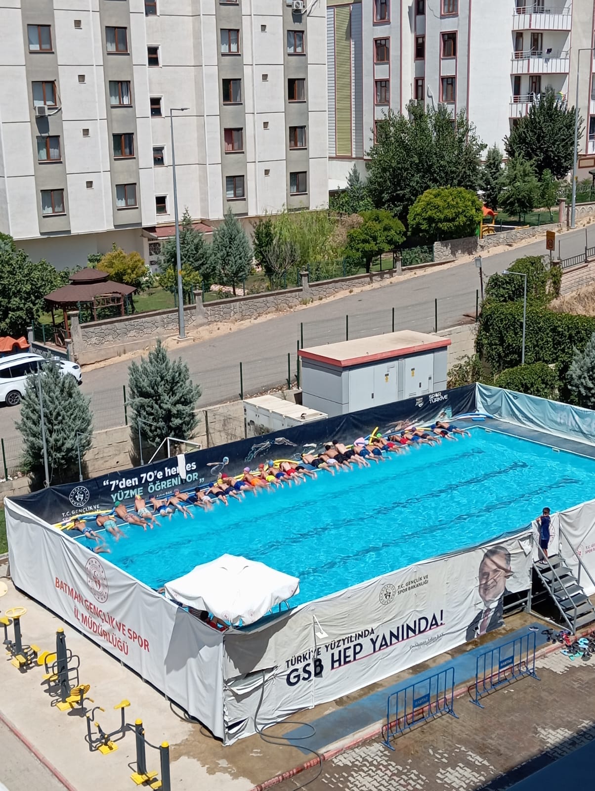 Portatif Yüzme Havuzu Çocukların Hizmetinde