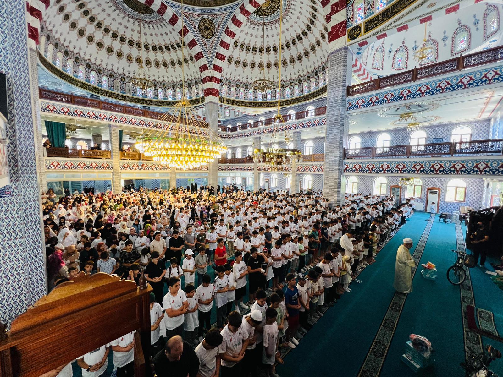 TÜGVA Öğrencileri Cami Buluşmasında Ağırladı