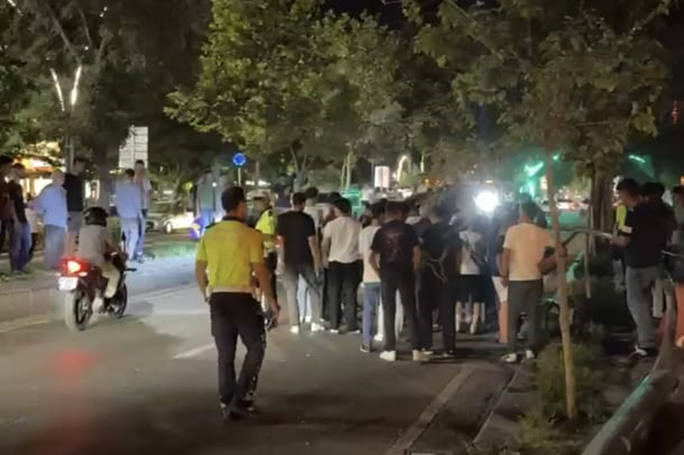 Otomobil aydınlatma direğine çarptı: 1 yaralı