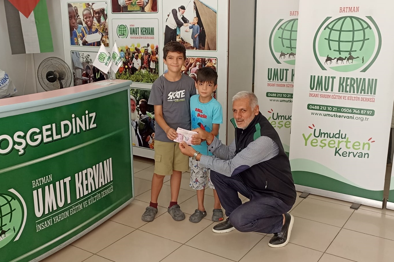 Minik yürekler harçlıklarını Gazze’ye bağışladılar