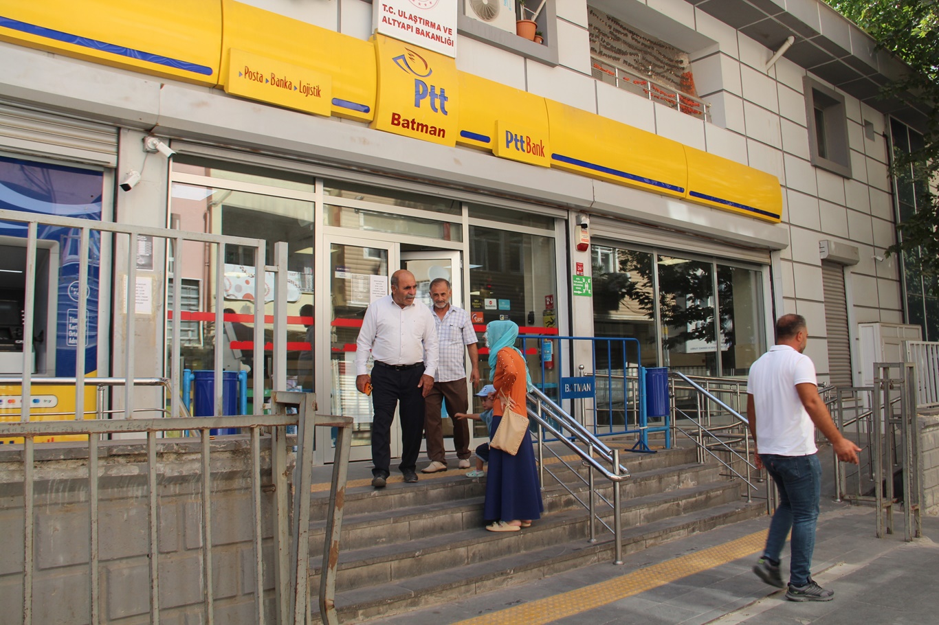 Vatandaşlardan Memur Grevine Tepki: Mağdur Olan Biziz