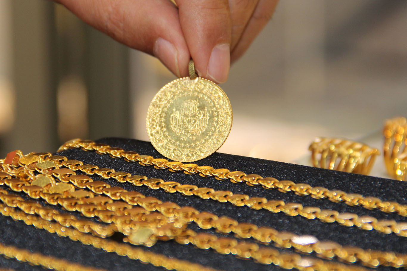 Altın fiyatı 5 bin liraya yaklaşıyor: Kuyumculardan uyarı!