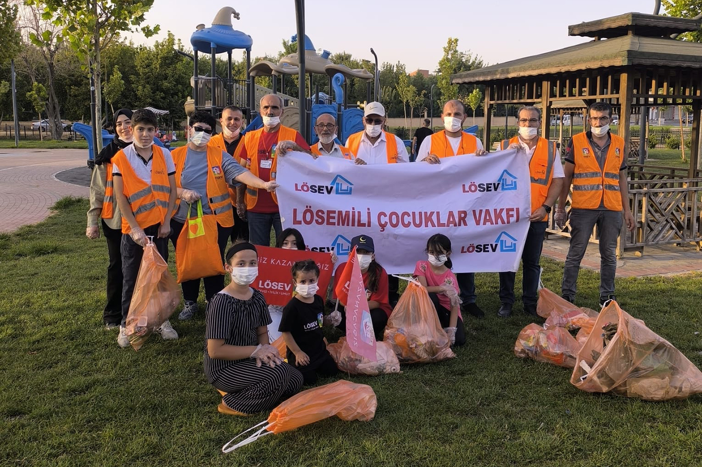 LÖSEV’den Batman’da Çöp Toplama Kampanyası