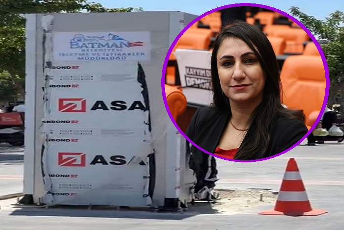 “Bu Ucube Pano Halkın Hakkını Gasp Ediyor”