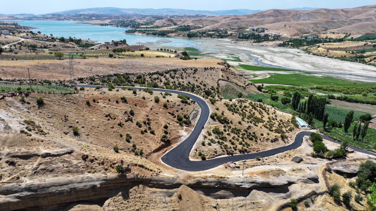 Gölbaşı Mezrası Yoluna Asfalt ve Beton Yol Yapıldı