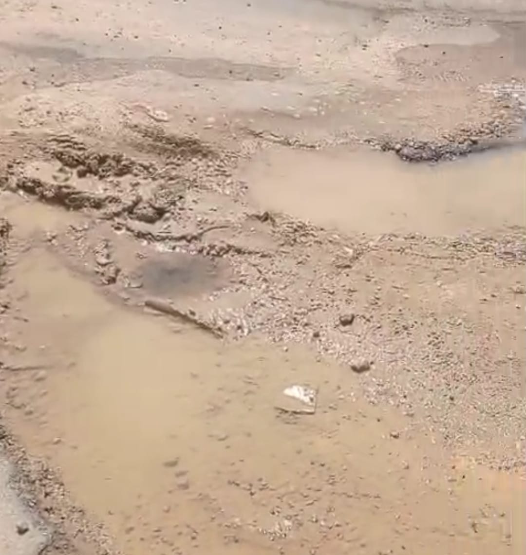 Batman’da Aynı Noktada Sürekli Su Borusu Patlıyor