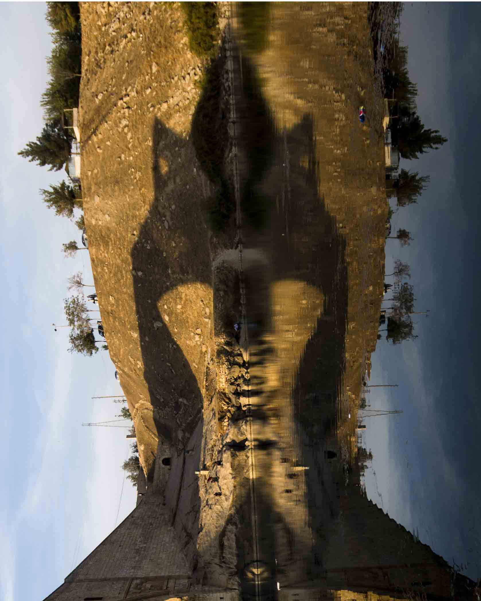Malabadi Köprüsü’nde “Yarasa Adam” Gölgesi