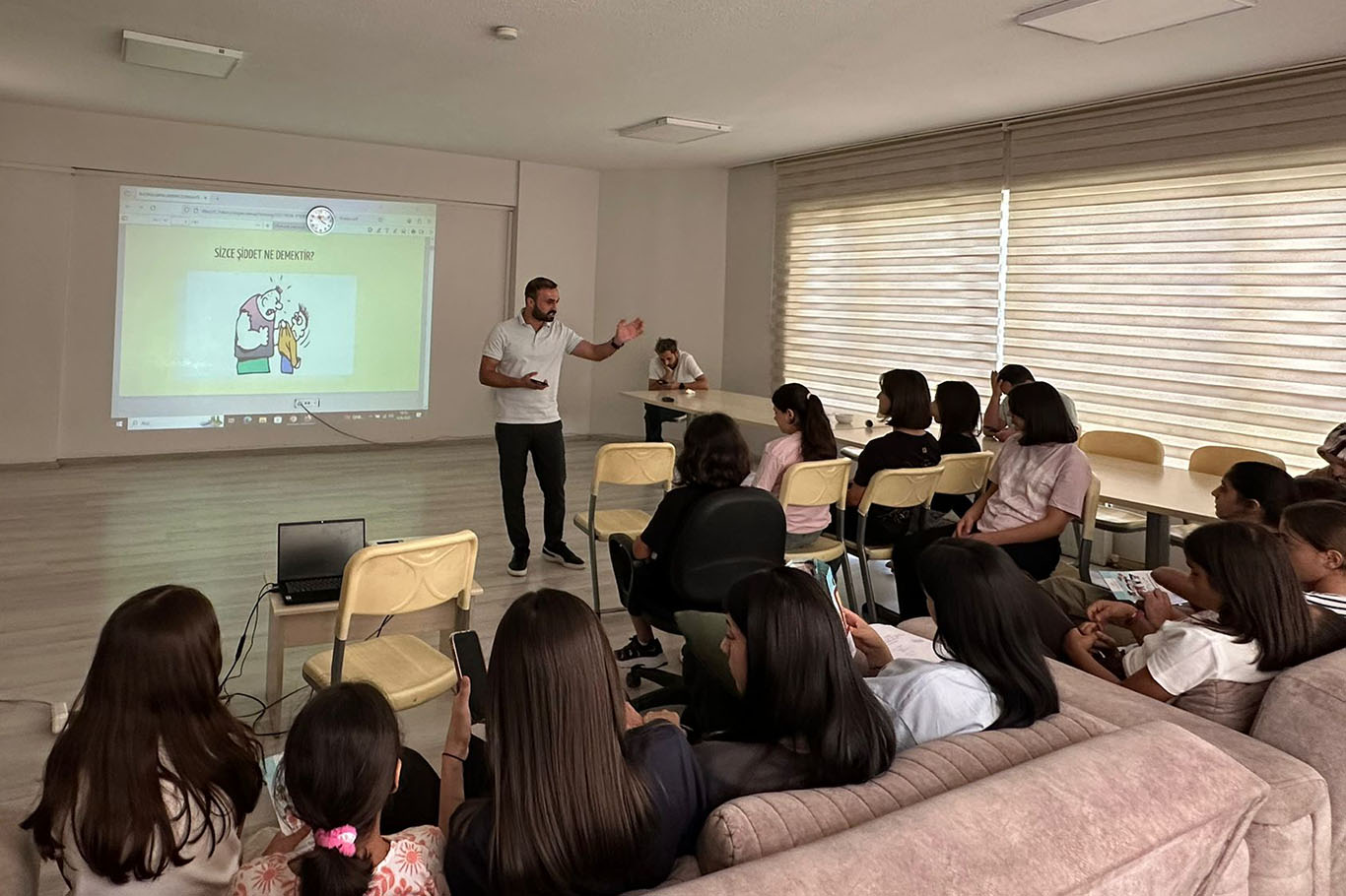 Çocuklara “akran zorbalığı ve sağlıklı beslenme” eğitimi