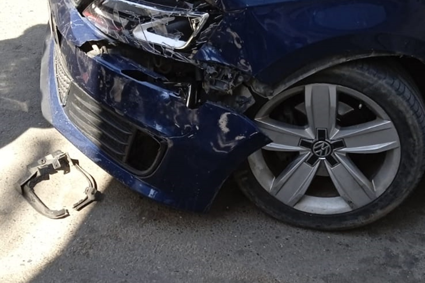 Otomobil ile motosiklet çarpıştı