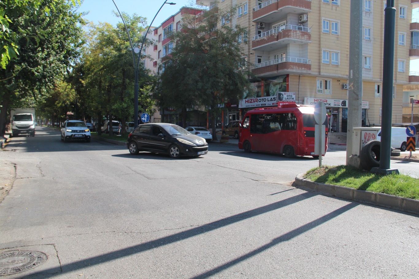 Batman’da Tehlikeli Kavşak Kazaya Davetiye Çıkarıyor