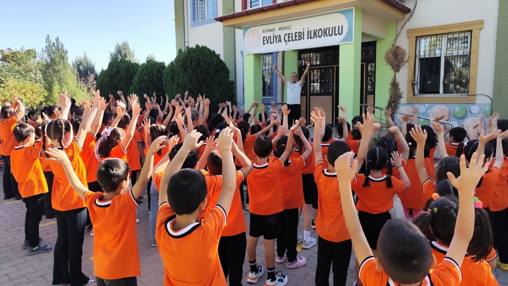 Öğrenciler 15 Gündür Öğretmensiz