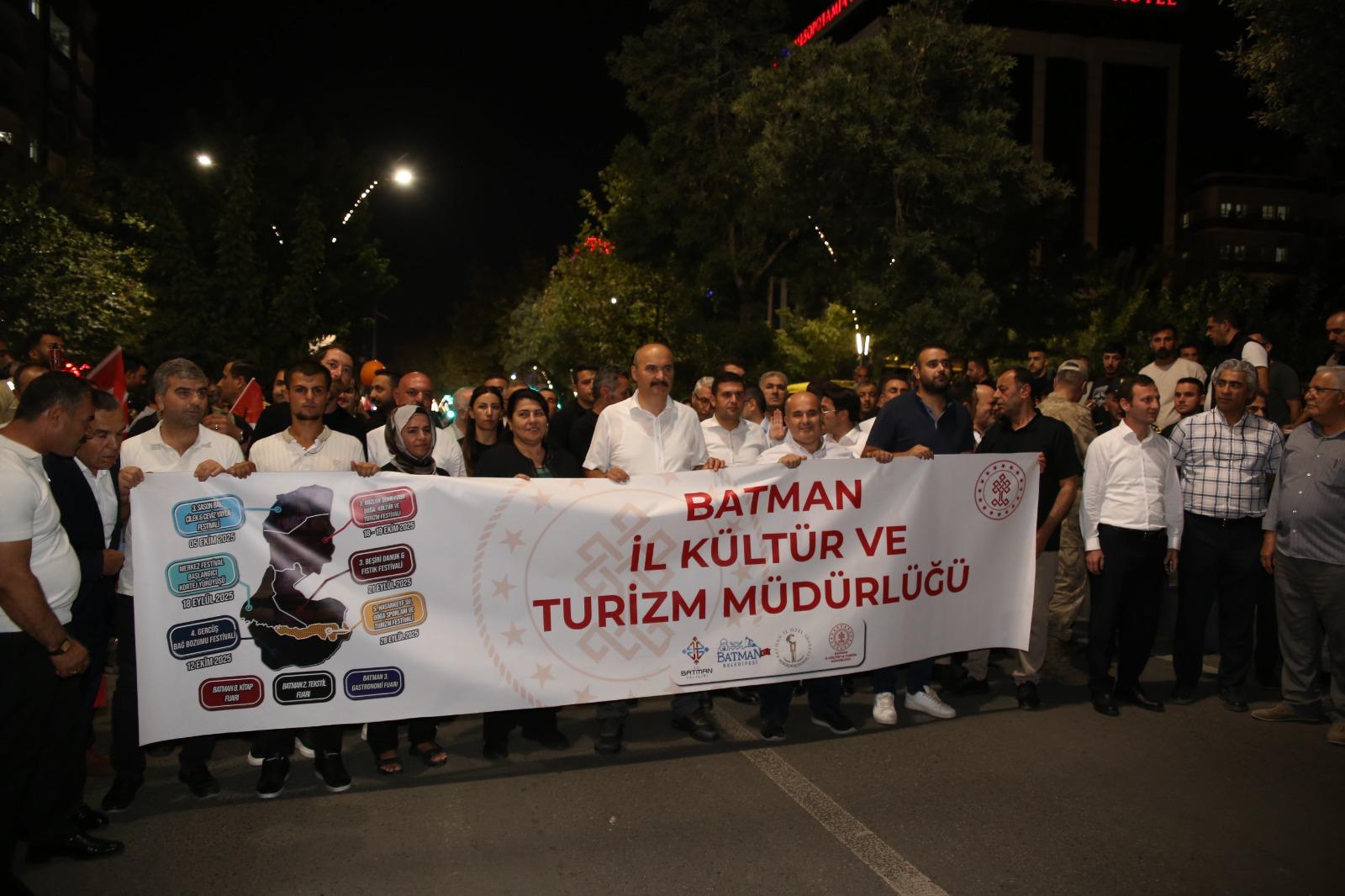 Batman’da Festival Açılışı Kortejle Yapıldı