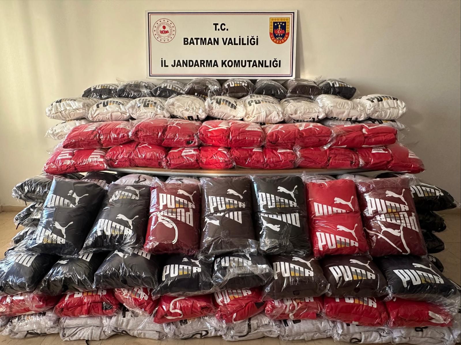 2,5 Milyon TL Değerinde Sahte Kıyafet Ele Geçirildi