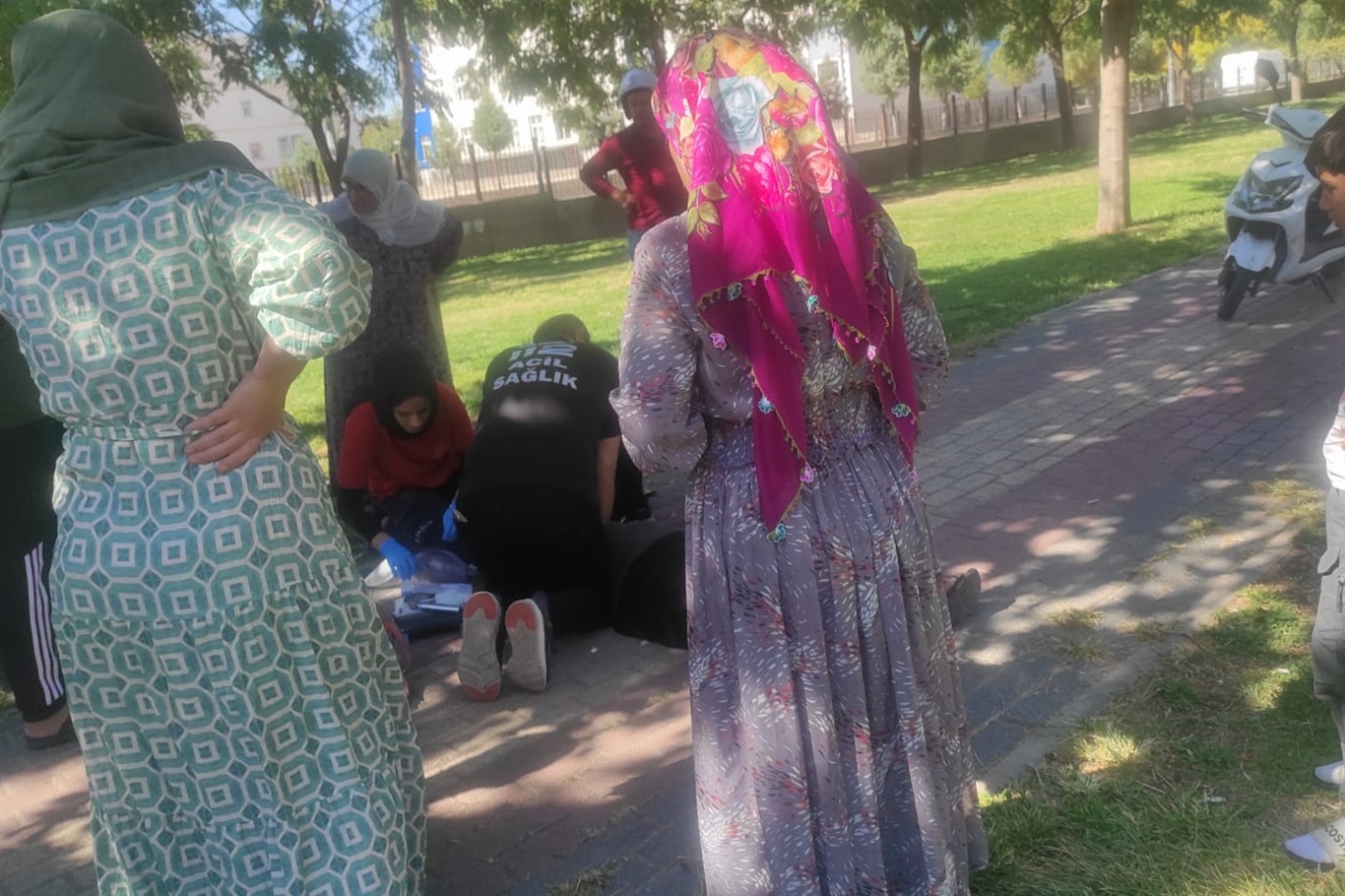 Parkta Kalp Krizi Geçiren Kadın Hayatını Kaybetti