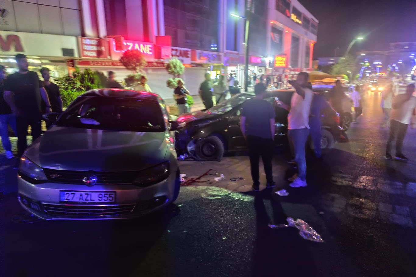 Kavşakta kaza: 2 yaralı