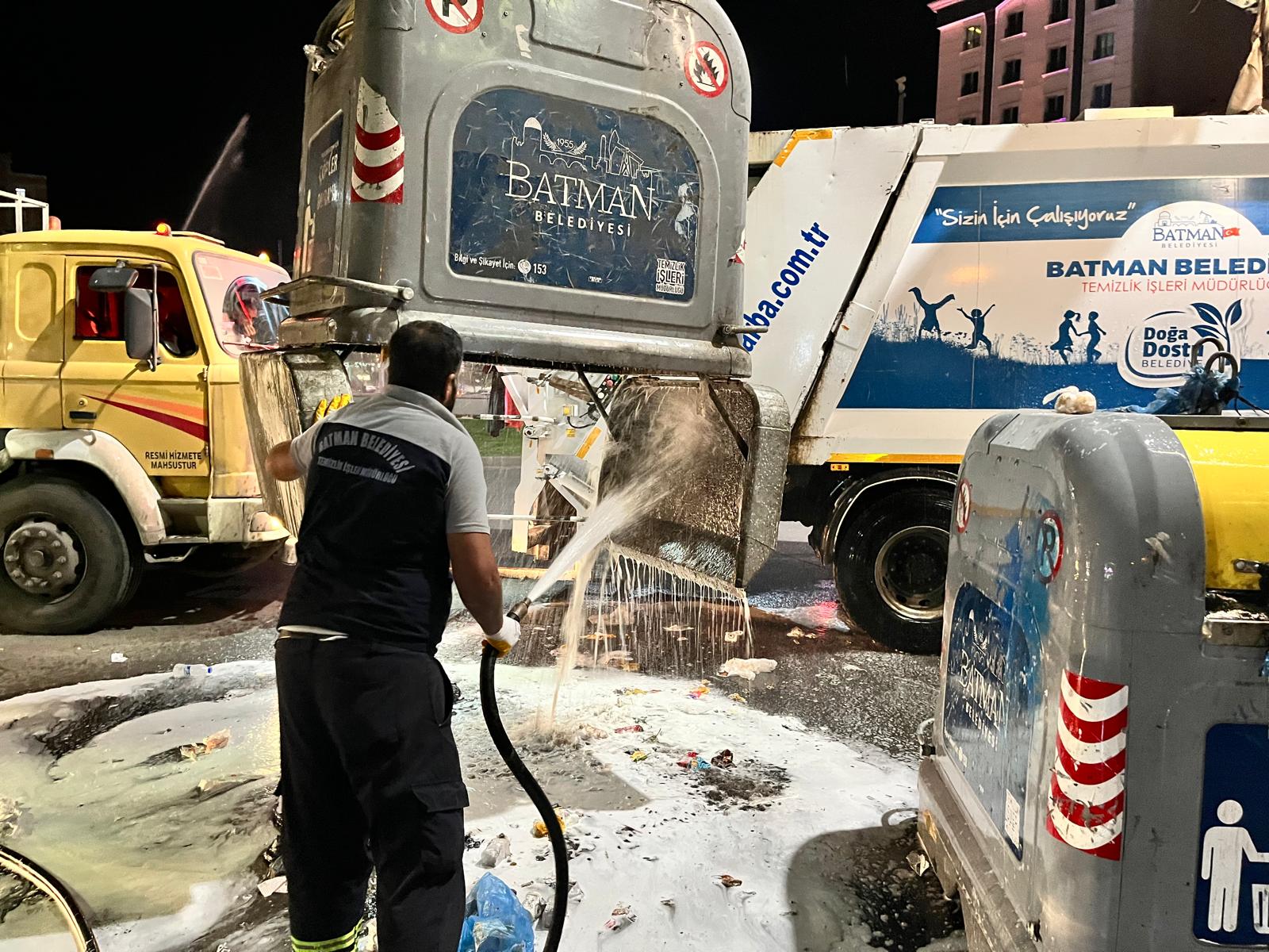 Batman’da Çöp Konteynerleri Dezenfekte Ediliyor