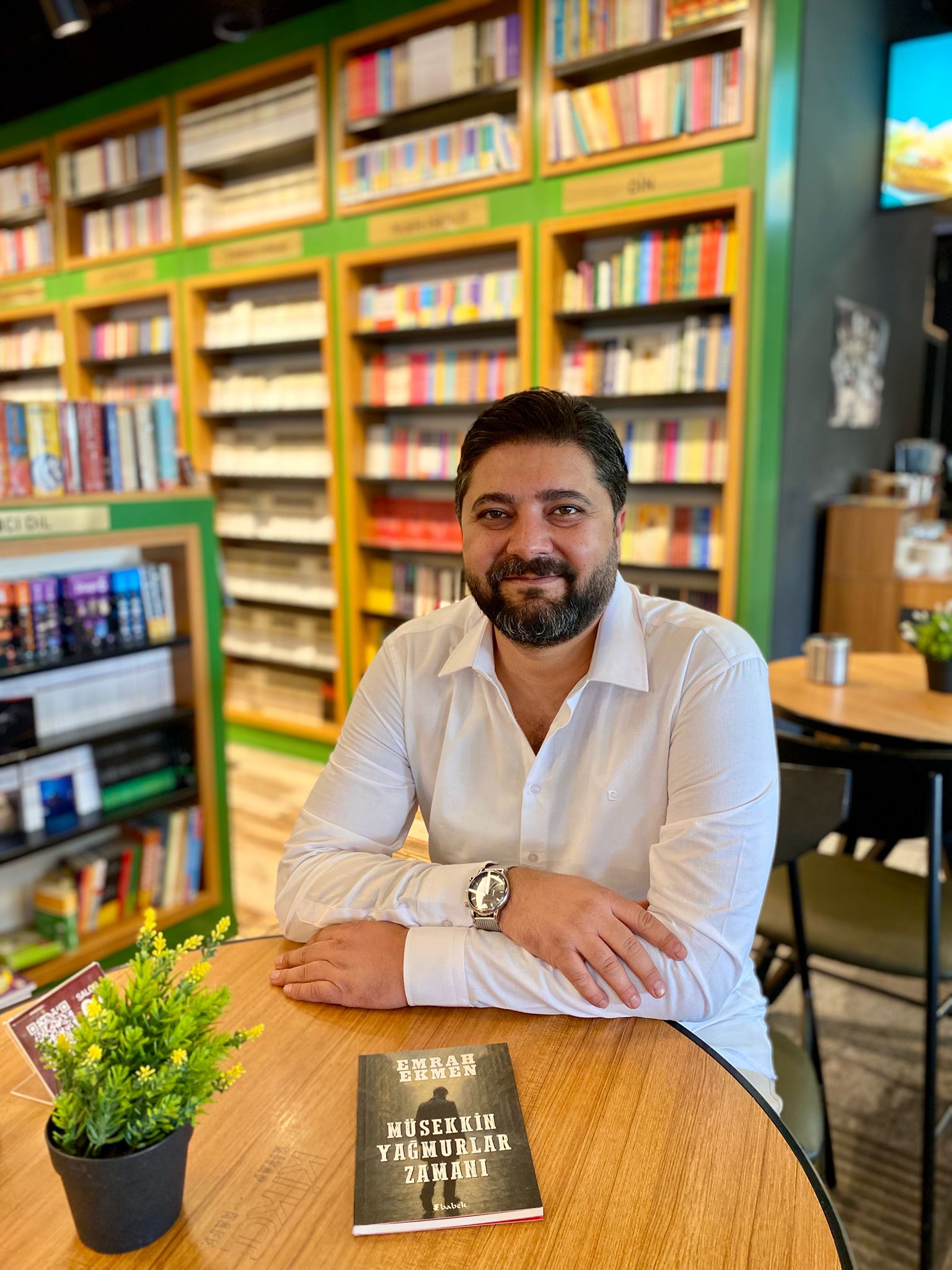 Şifa Dağıtan Doktor, Şiirle Ruhlara Sesleniyor