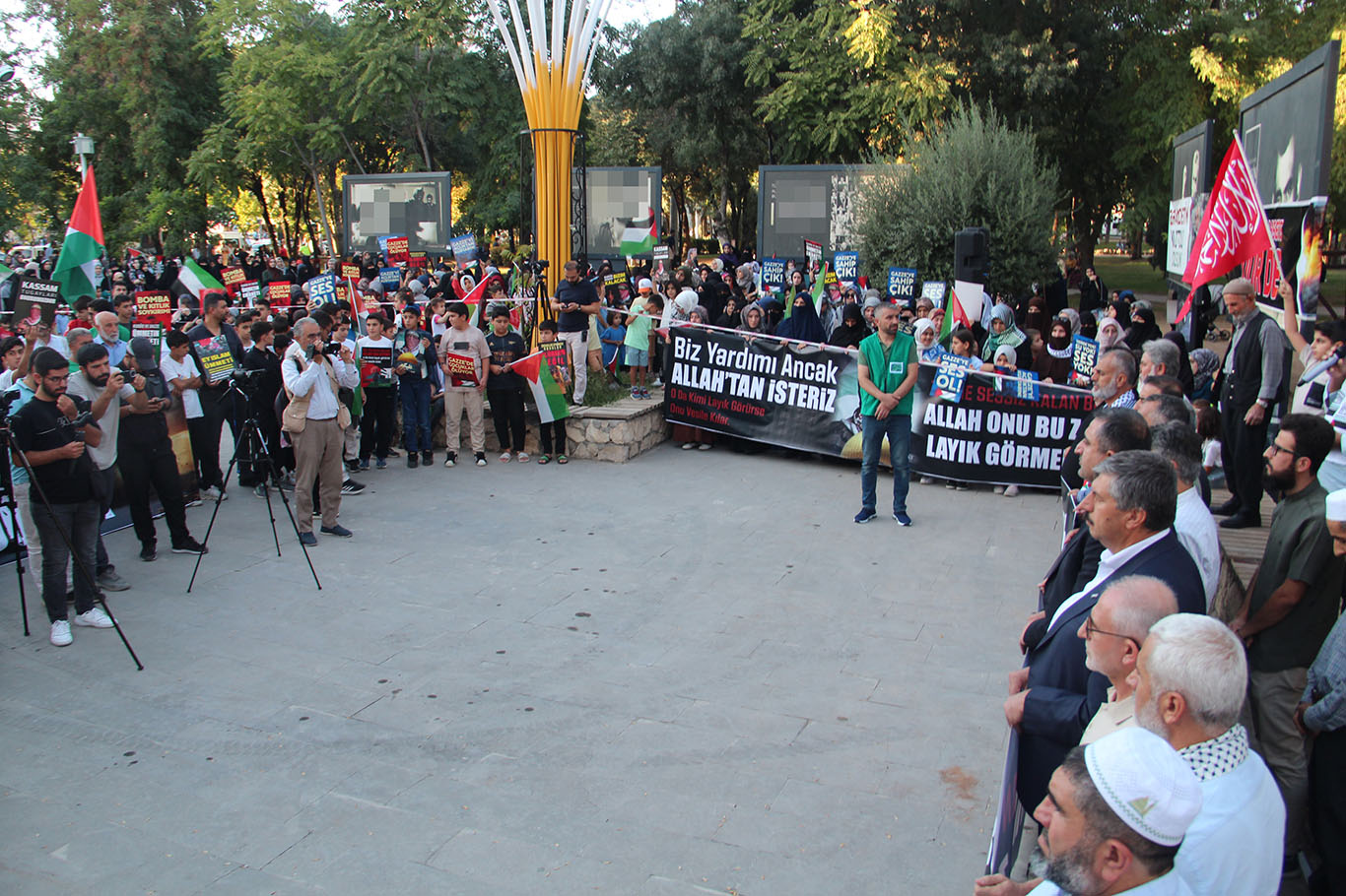 Batman’dan Sumud Filosuna Destek