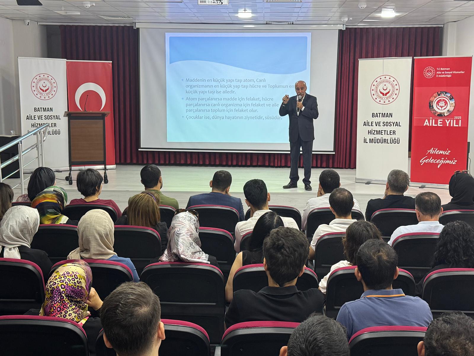 “Ailede Değerler Eğitimi” Söyleşisi Düzenlendi