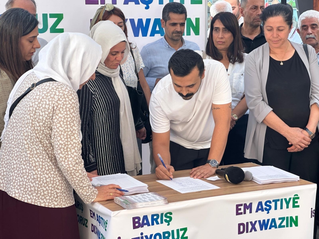 DEM Parti’den “Barış İçin İmzam Var” Kampanyası