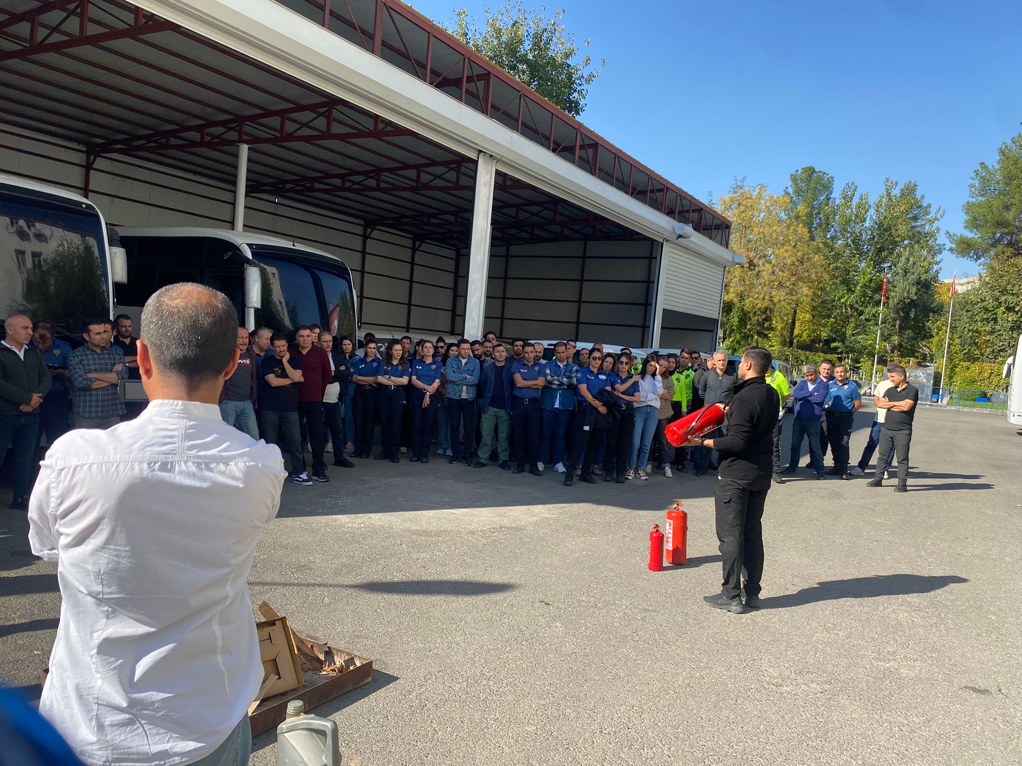 İtfaiyeden Emniyet Personeline Tatbikat Eğitimi