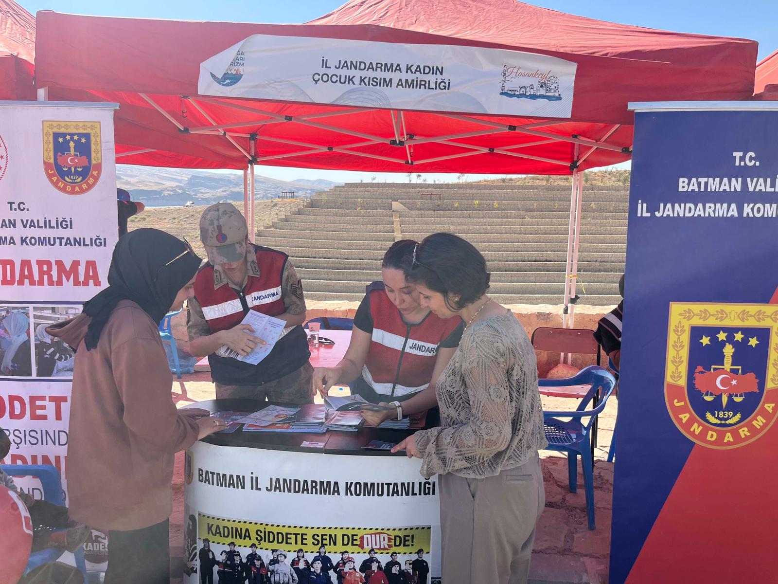 Jandarma’dan Kadına Şiddetle Mücadele Standı