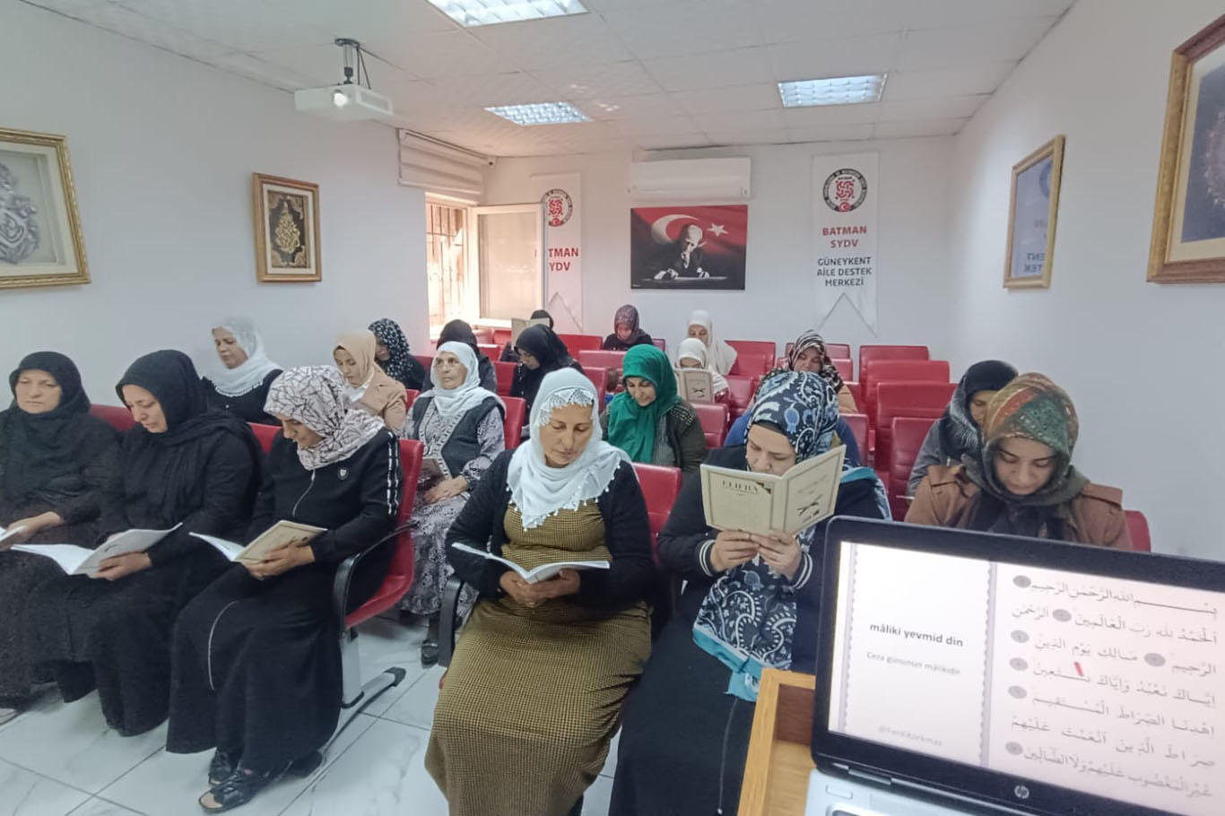 ADEM’lerde Yetişkinler Kur’an’ı Kerim’i Öğreniyor