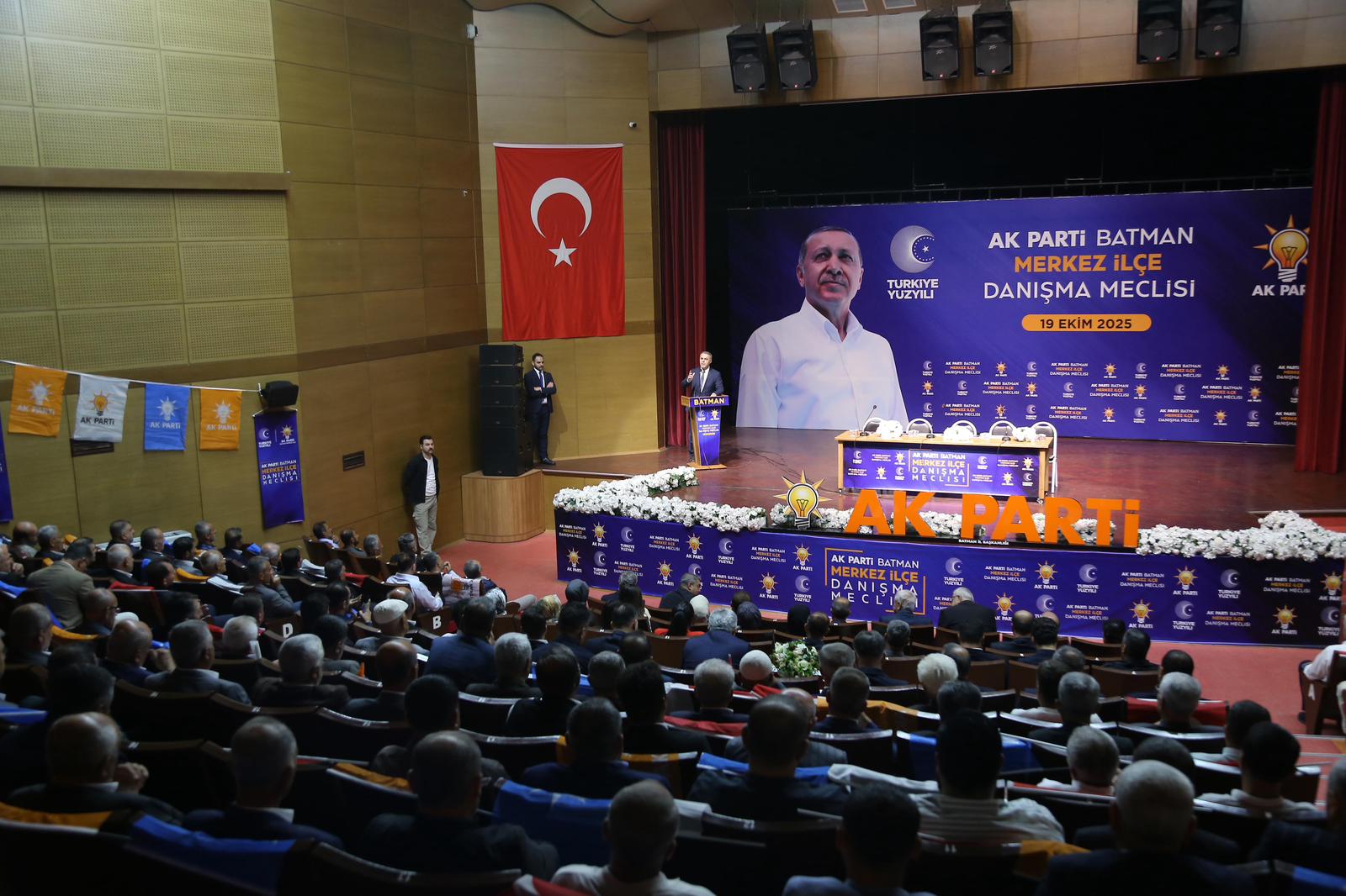 AK Parti Batman İl Teşkilatı Mahalle Başkanlarıyla Bir Araya Geldi