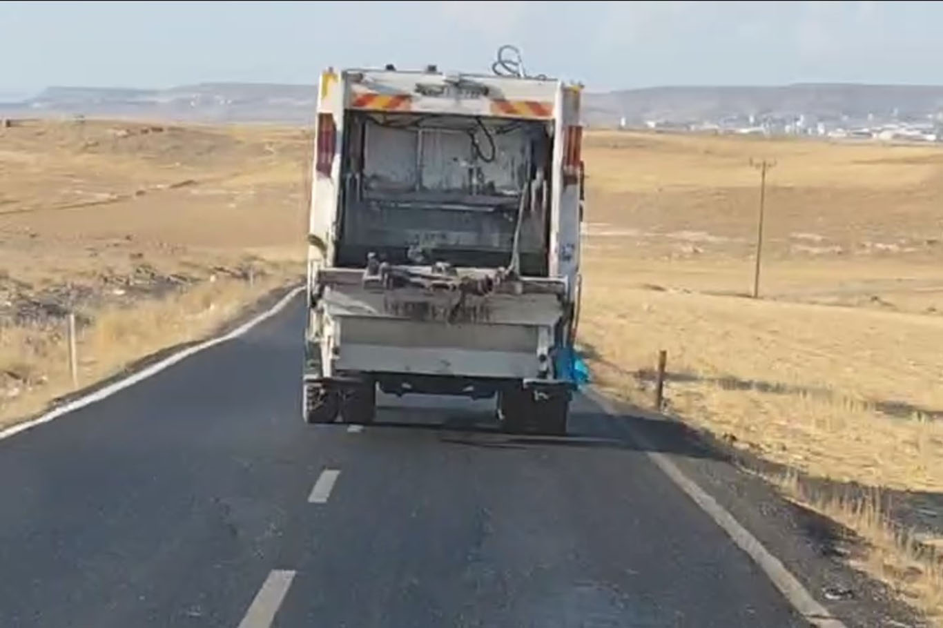 Çöp kamyonların atık suları tehlike oluşturuyor