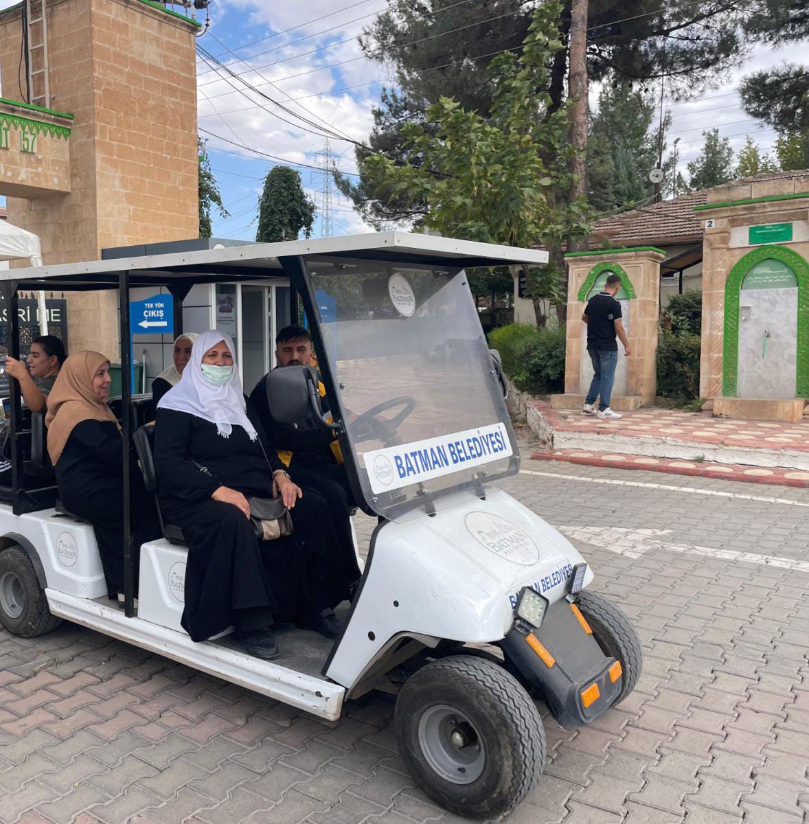 Mezarlık Ziyaretleri İçin Golf Arabası Hizmeti Başlatıldı