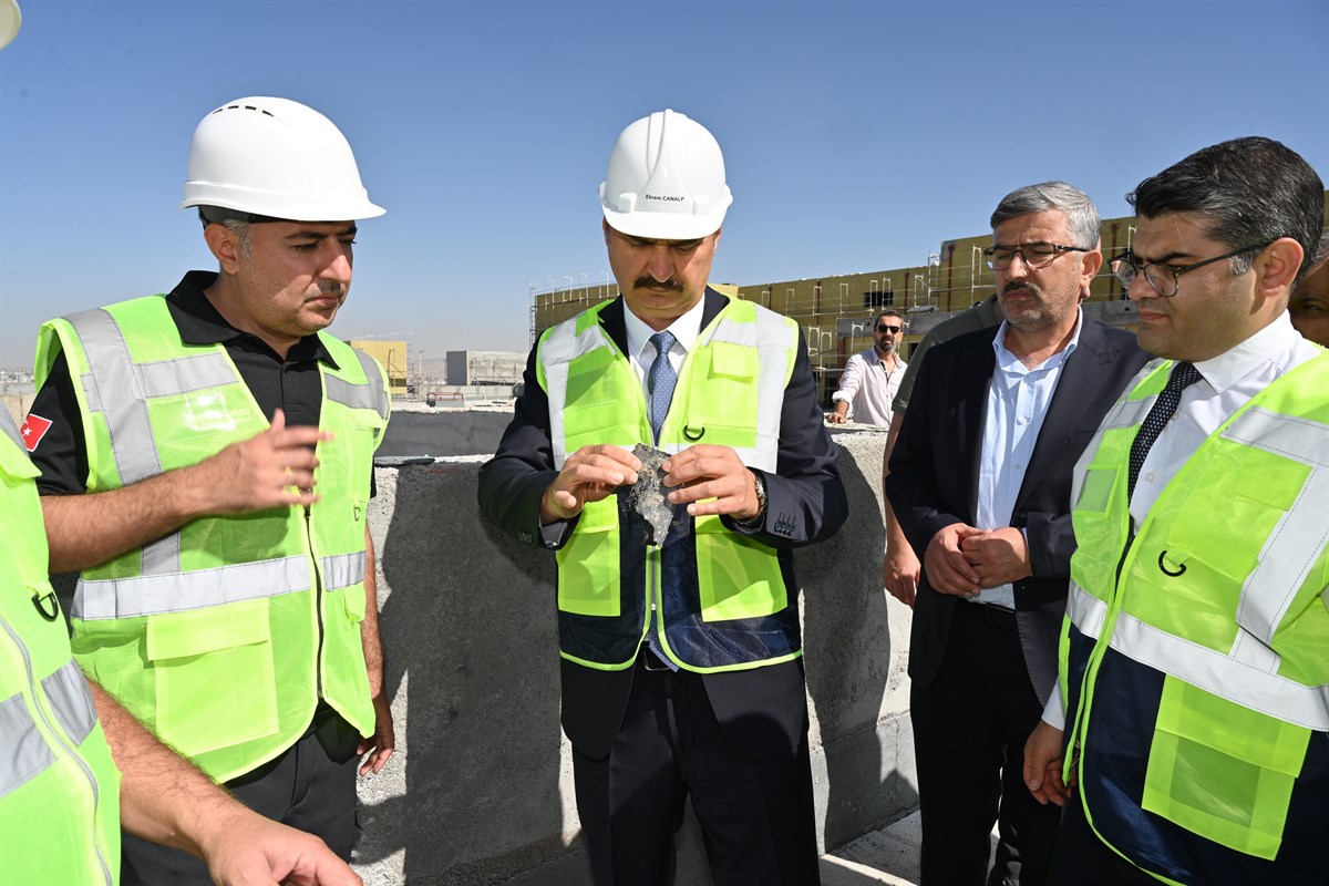 Vali Canalp, Yeni Devlet Hastanesini İnceledi